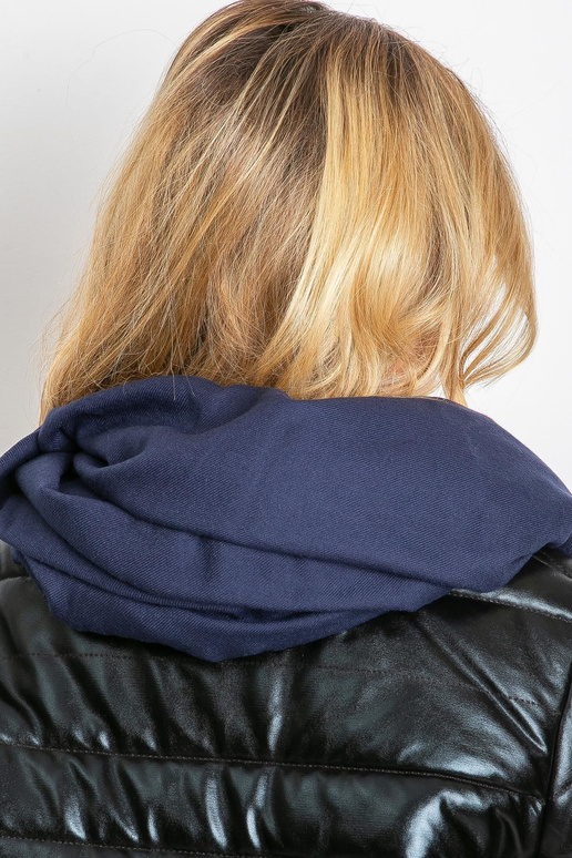 Tumši zila šalle ar bārkstīm