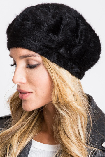 Melna sieviešu cepure