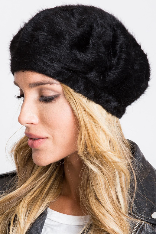 Melna sieviešu cepure