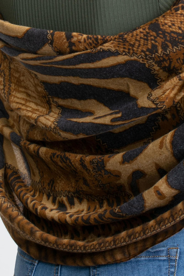 Gaiši brūnas stropes...