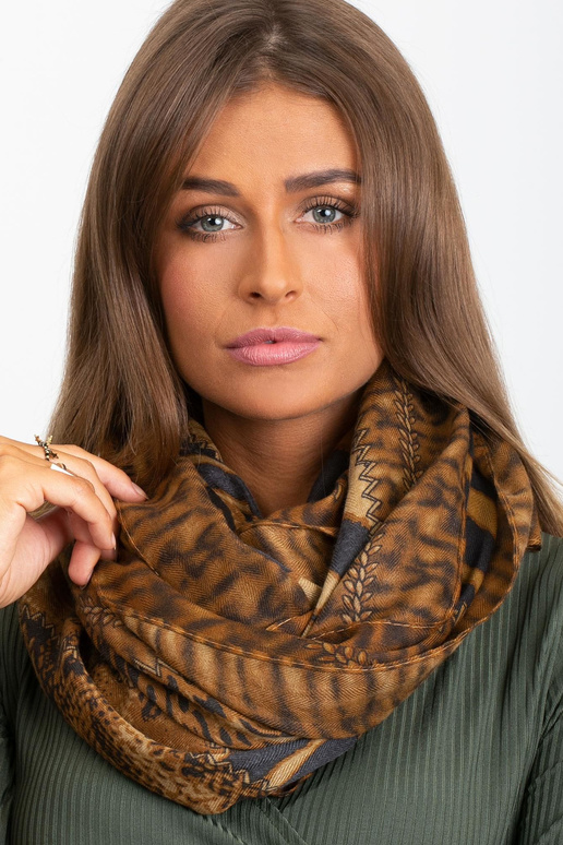 Gaiši brūnas stropes dzīvnieku rakstā