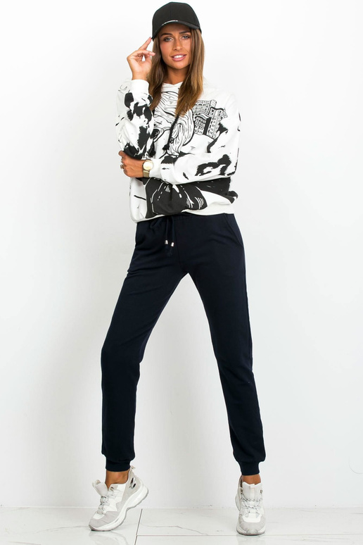 Tumši zilas bikses Ātrāk