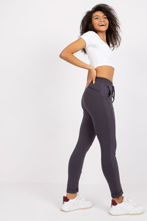 Pieejamas grafīta bikses