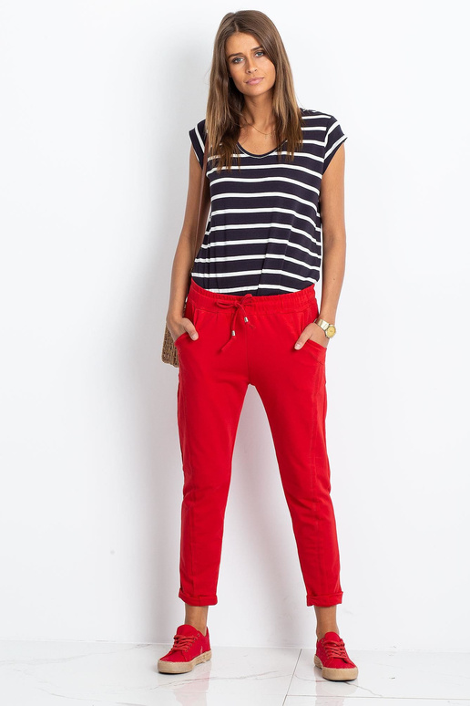 Pieejamas sarkanas bikses