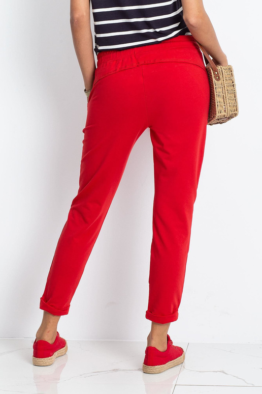 Pieejamas sarkanas bikses