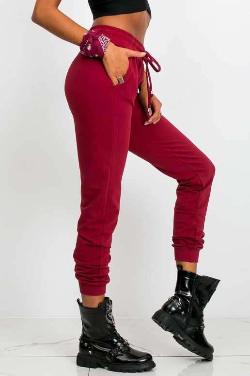 Tumši sarkanas bikses Ātrāk