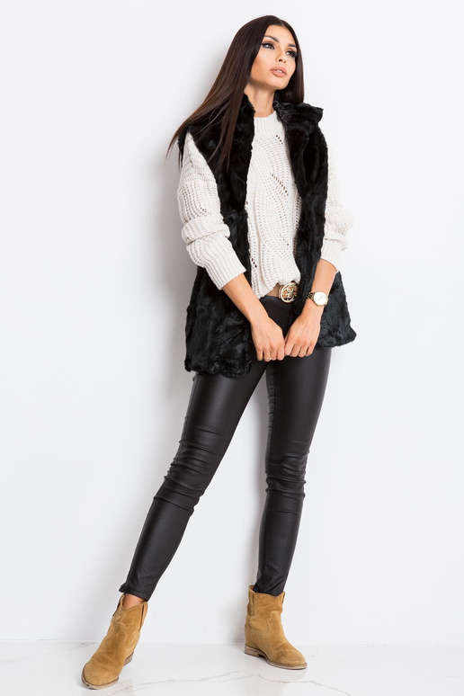 Melna pūkaina veste