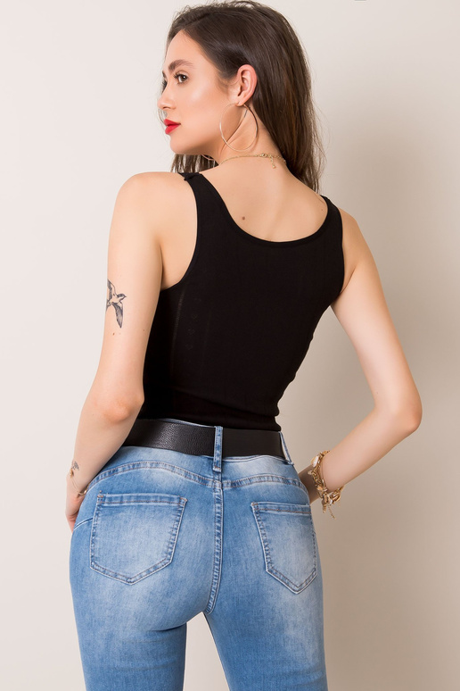 Melns tops Pārsteidzošs