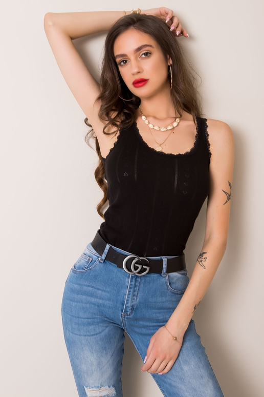 Melns tops Pārsteidzošs