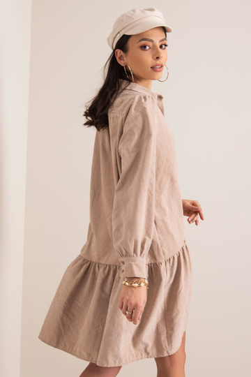 Milānas smilškrāsas kleita