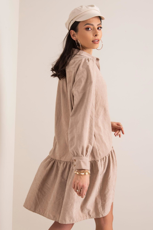 Milānas smilškrāsas kleita