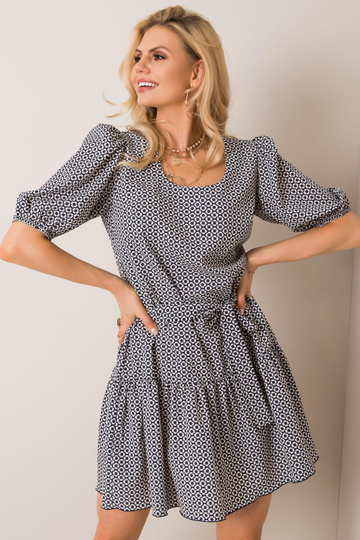 Tumši zila un balta...