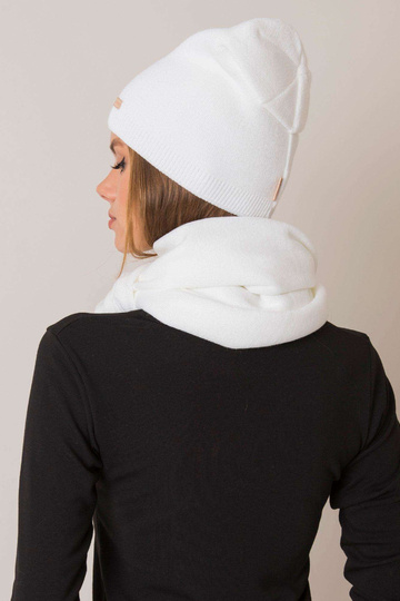 Balts trikotāžas komplekts... 2