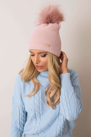 Gaiši rozā ziemas cepure...