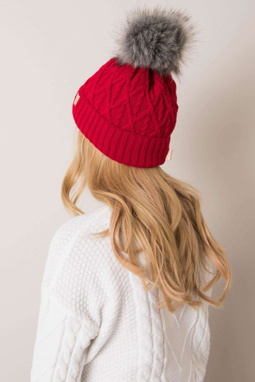 Sarkana cepure ar pomponu...