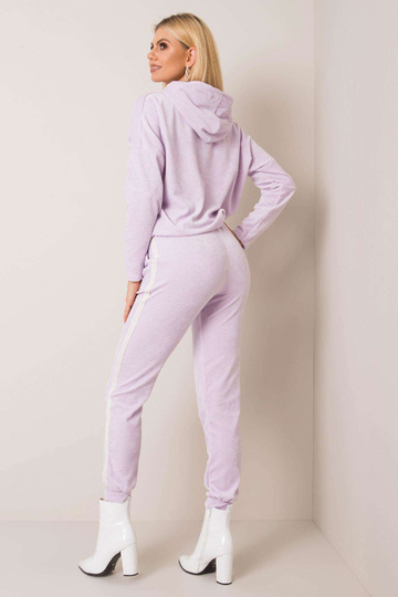 Gaiši violeta velūra...