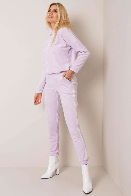 Gaiši violeta velūra komplekts... Gaiši violeta velūra komplekts...