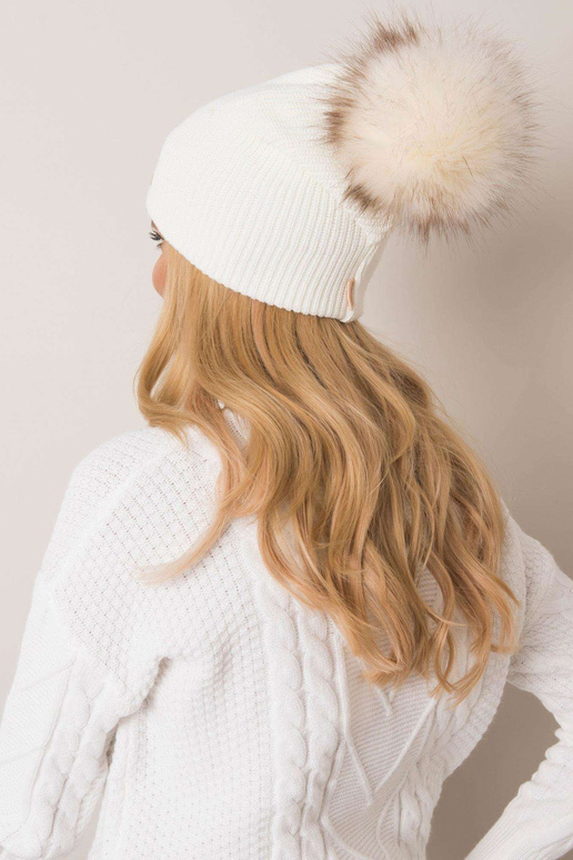 Czapka- JK-CZ-15.70 balta krāsa