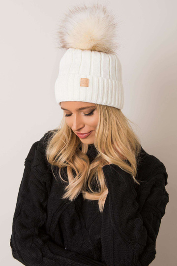 Czapka- JK-CZ-8.71 balta krāsa 2