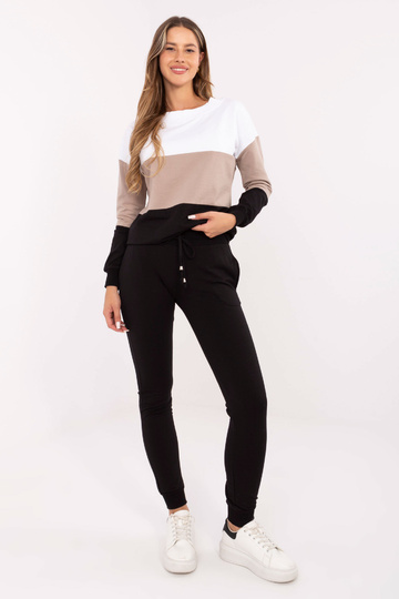 Bēšs un melns komplekts...