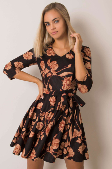 Jevgeņija melnā kleita