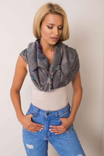 Pelēka gaisīga slinga...