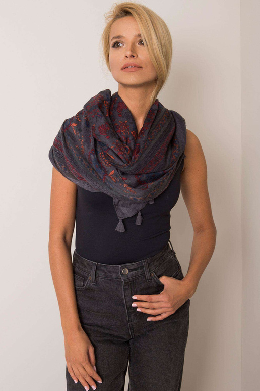 Pelēks pleds dārzeņu rakstos