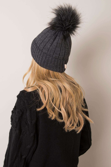 Tumši pelēka ziemas cepure...