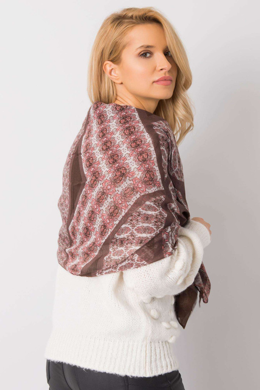 Brūni persiku šalle ar rakstiem