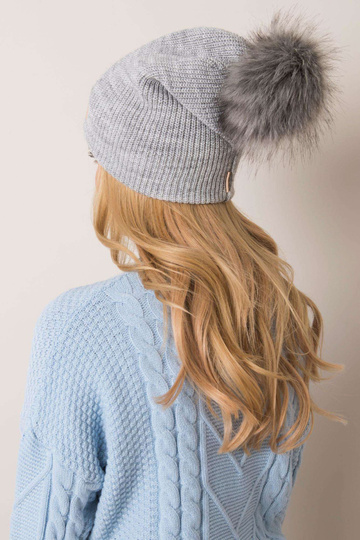 Gaiši pelēka beanie cepure...