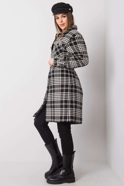 Elīnas melnbalts rūtains mētelis