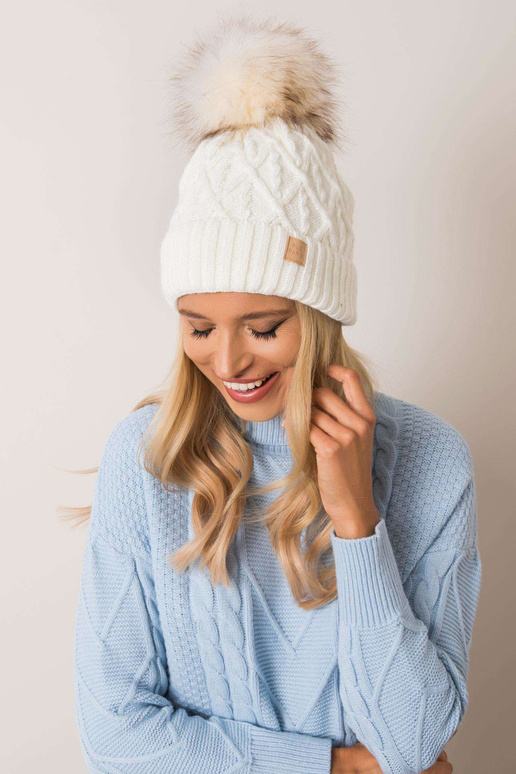 Czapka- JK-CZ-9.74 balta krāsa