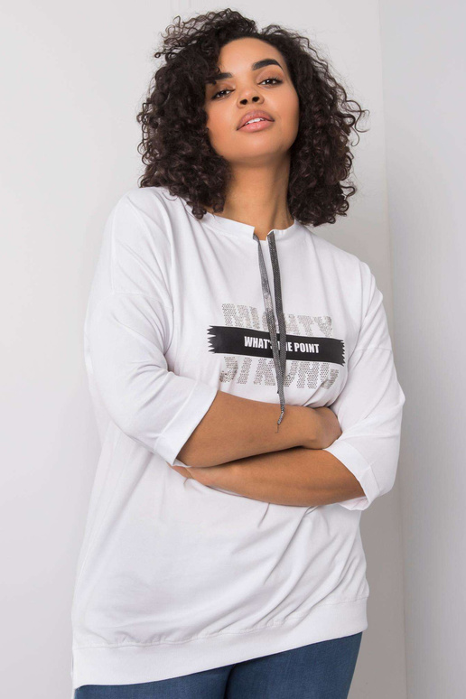 Balta blūze ar Raissa uzrakstu