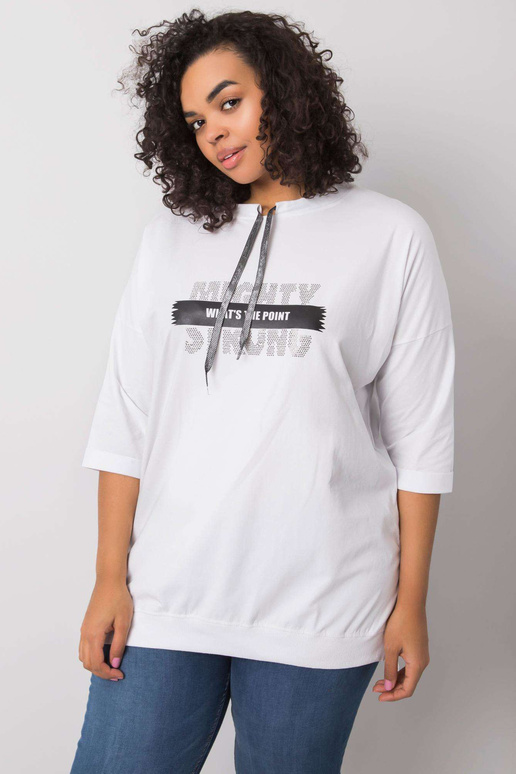 Balta blūze ar Raissa uzrakstu