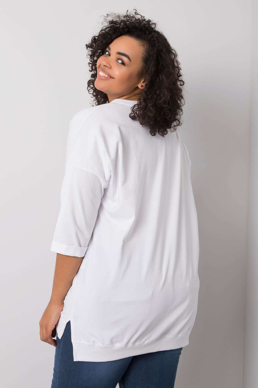 Balta blūze ar Raissa uzrakstu