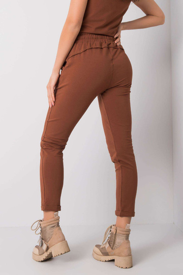 Brūnas bikses Aptuveni