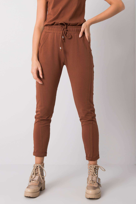 Brūnas bikses Aptuveni