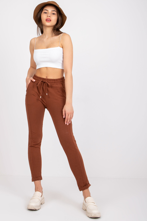 Brūnas bikses Aptuveni