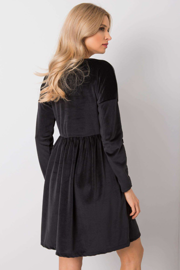 Melna samta kleita Mauriel...