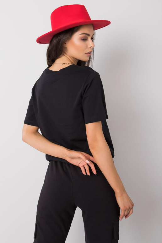 Melns T-krekls ar ziemeļu aplikāciju