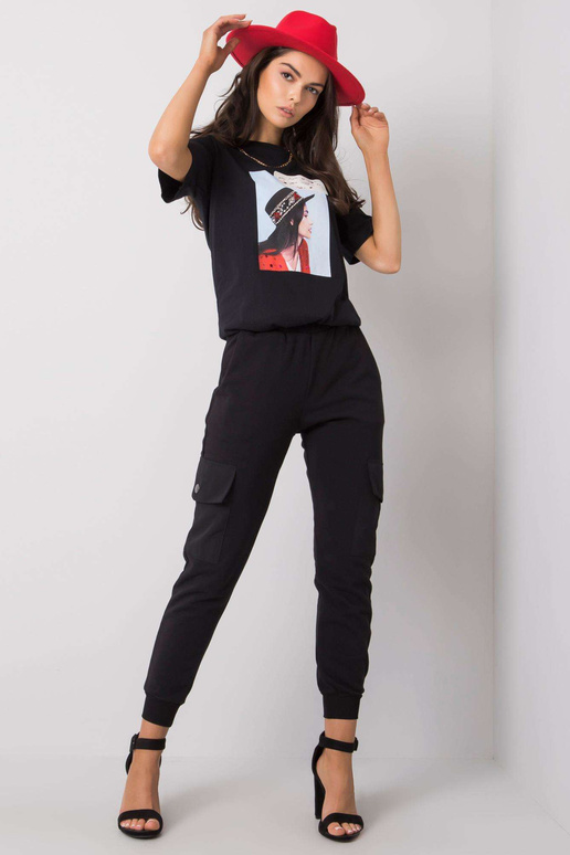 Melns T-krekls ar ziemeļu aplikāciju