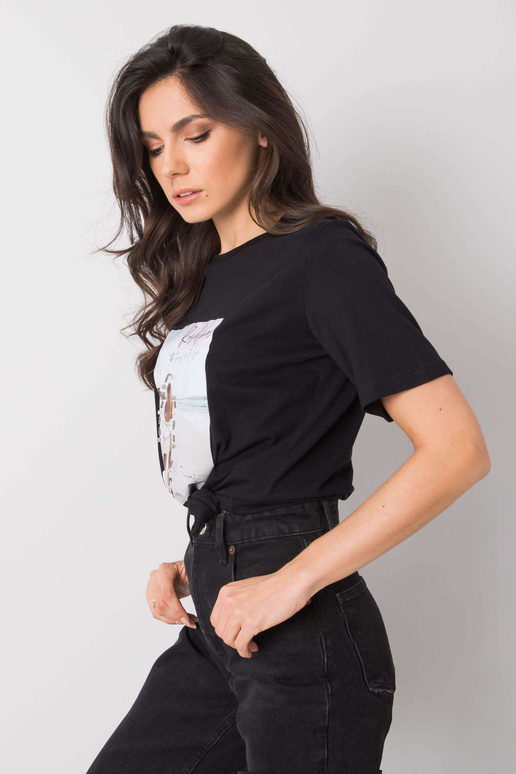 Melns T-krekls ar ceļojumu apdruku