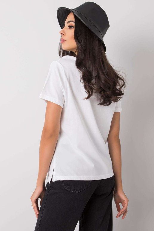 Balts T-krekls ar Betsy aplikāciju