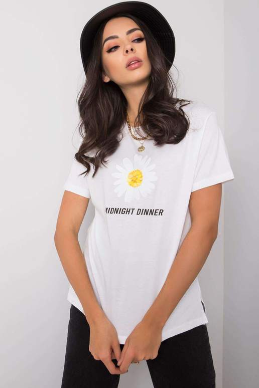 Balts T-krekls ar Betsy aplikāciju