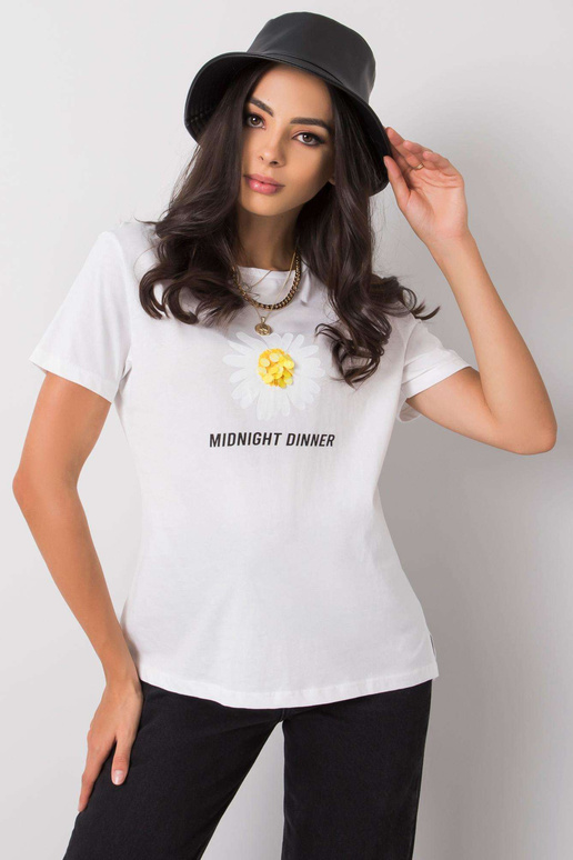 Balts T-krekls ar Betsy aplikāciju