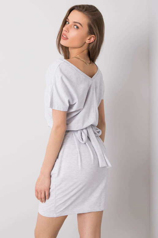 Gaiši pelēka melanža ikdienas kleita...