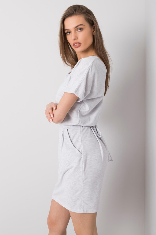 Gaiši pelēka melanža ikdienas kleita...