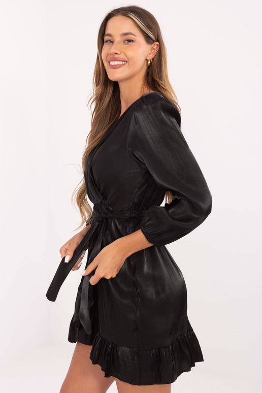 Džeinas melna volānu kleita