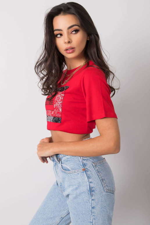 Sarkans t-krekls ar Nikki uzrakstu