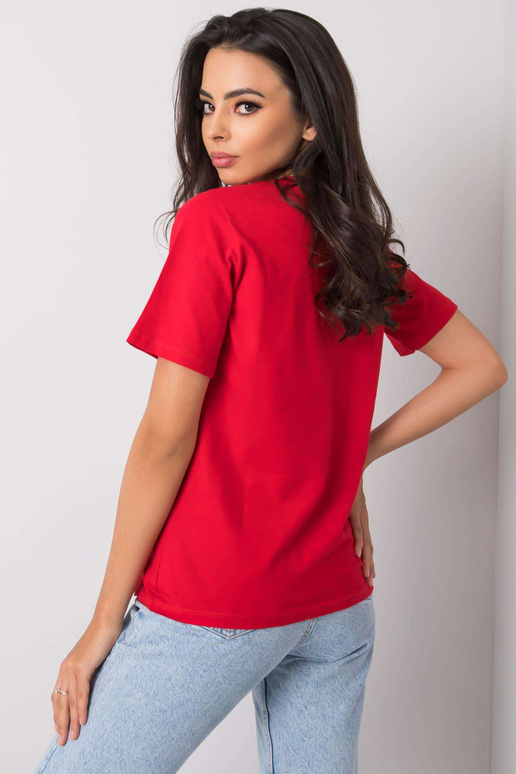 Sarkans t-krekls ar Nikki uzrakstu